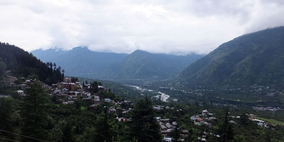 contact Soham’s Chateau De Naggar for naggar hotels